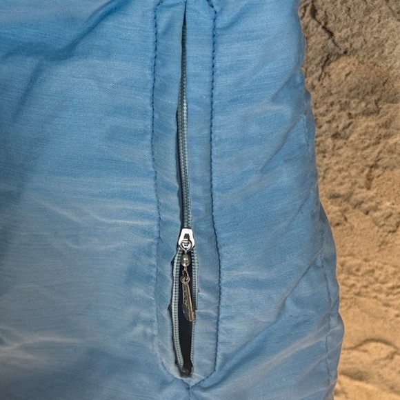 Vintage made in Edmonton Canada Woolrich Sky Blue Puffer Coat - Picture 4 of 9